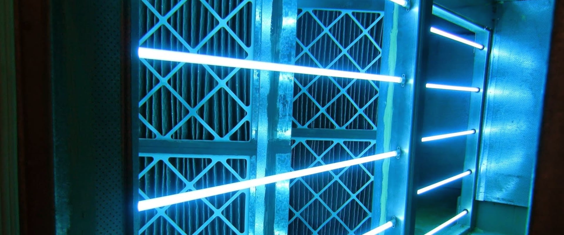 Choosing the Best 20x25x4 Air Filter With Guidance From HVAC UV Light Installation Contractors Near Oakland Park, FL